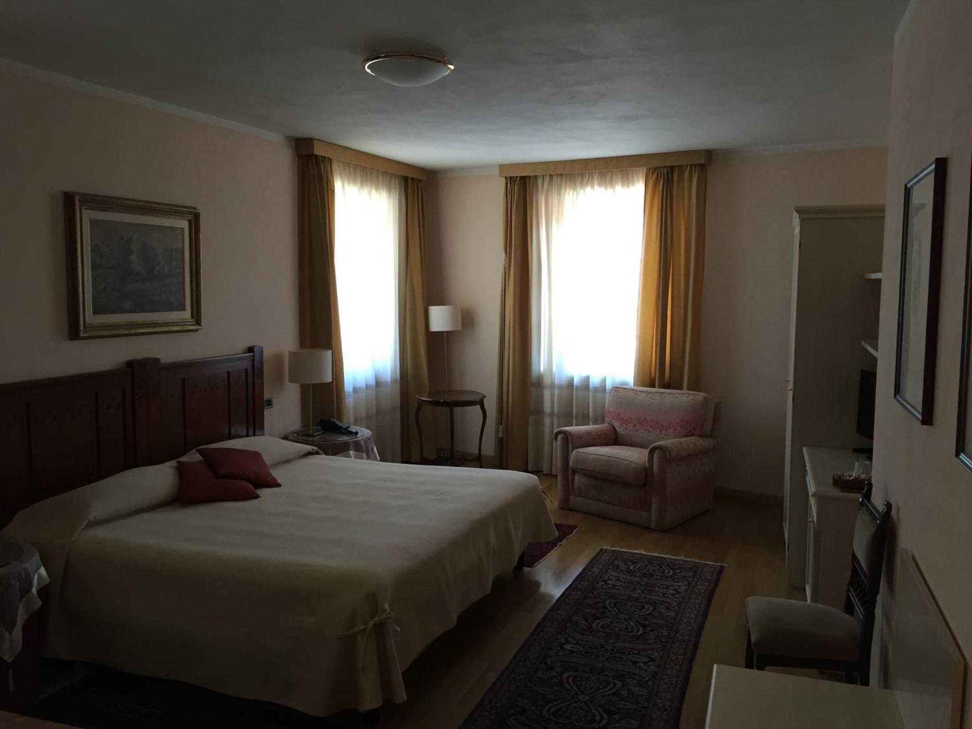 Castelbourg Hotel Neive Room photo